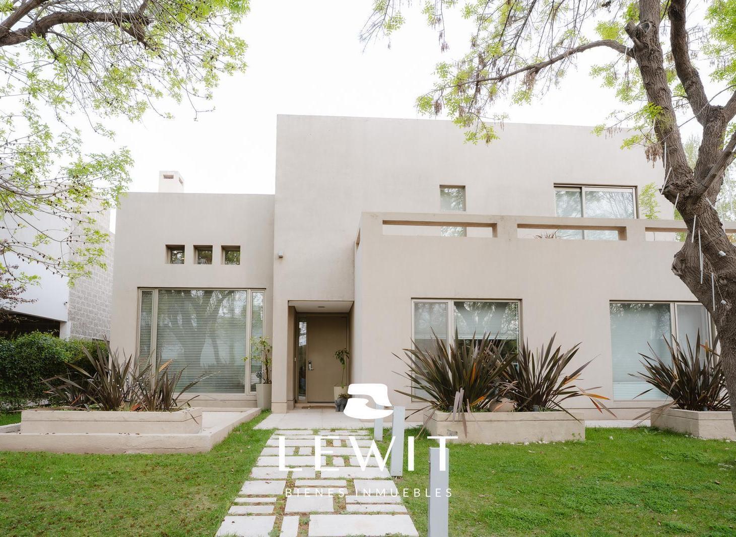 Foto de Venta casa gerencial | 4 dormitorios | Spa | Quincho | Pileta, imagen 3