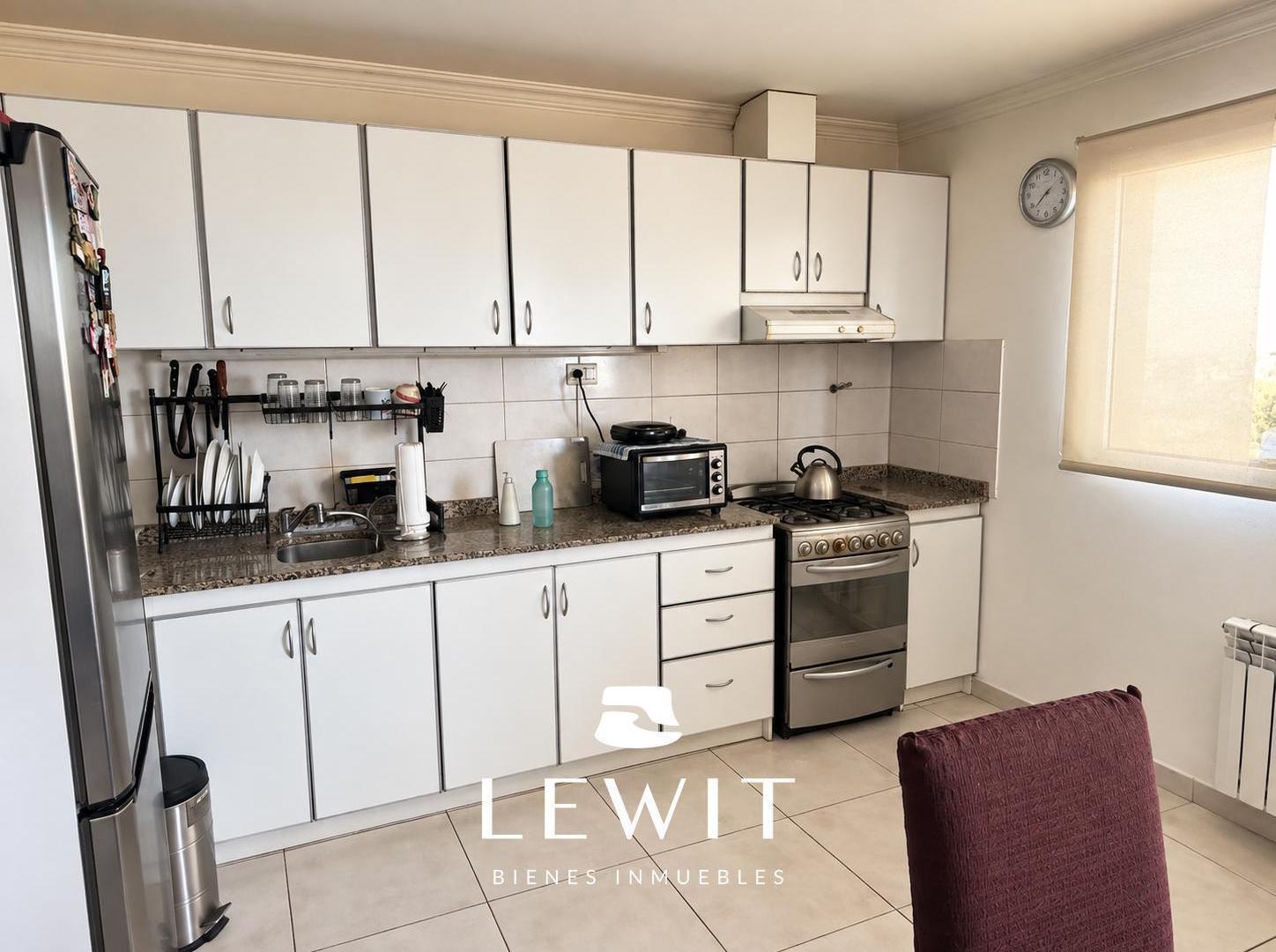 Foto de Venta Departamento Penhouse 2 Dormitorios | Cochera y Balcón | Illia y, imagen 4