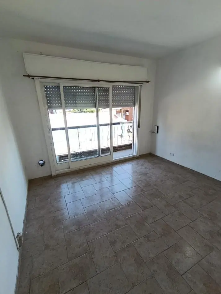 DEPARTAMENTO 3 DORMITORIOS Y COCHERA EN JOSE C. PAZ 4