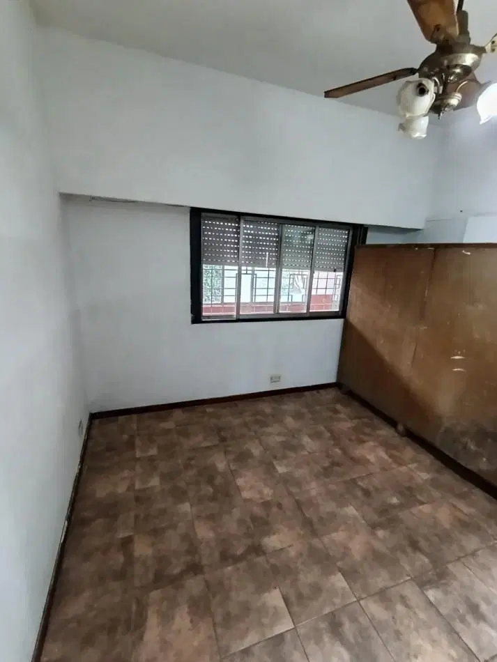 CASA DE 2 DORMITORIOS A 200 MTS. DE AV. PTE. PERON. 4