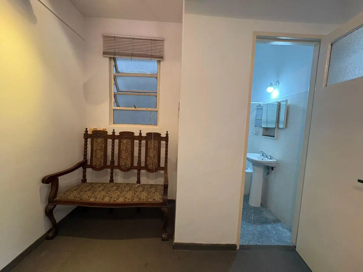 Departamento de 2 amb al frente con balcon en Monserrat 5