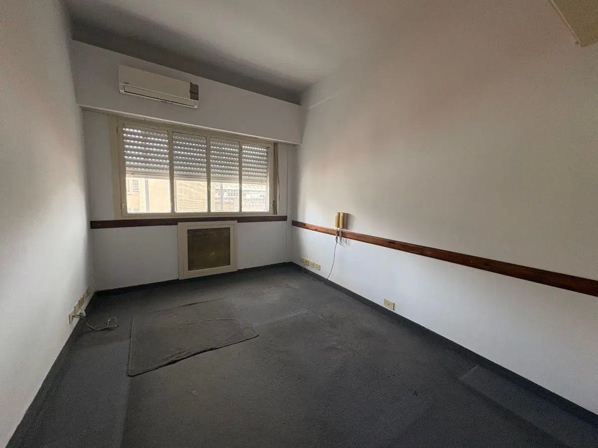 Departamento de 2 amb al frente con balcon en Monserrat 3