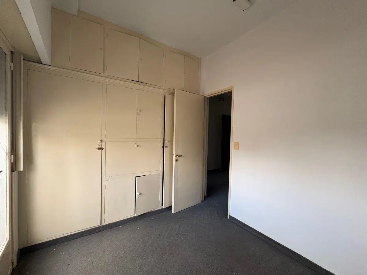 Departamento de 2 amb al frente con balcon en Monserrat 5