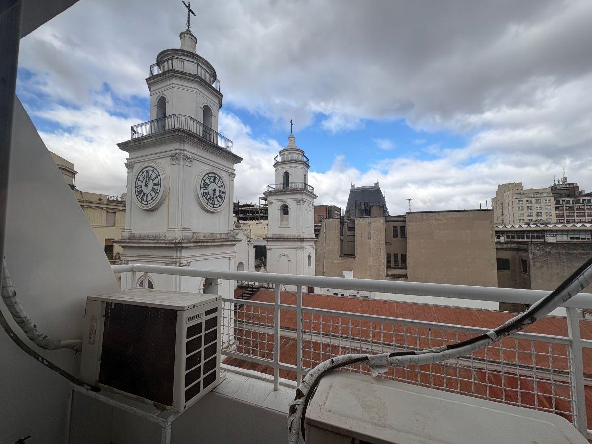Departamento de 2 amb al frente con balcon en Monserrat