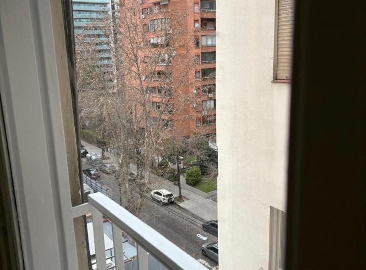 A 4 cuadras de Barrancas de Belgrano y a 1 de Av.Libertador. 5
