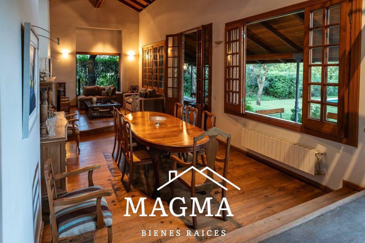 Casa en Venta Lomas de la Carolina!! 3 dor - 1 escritorio!!