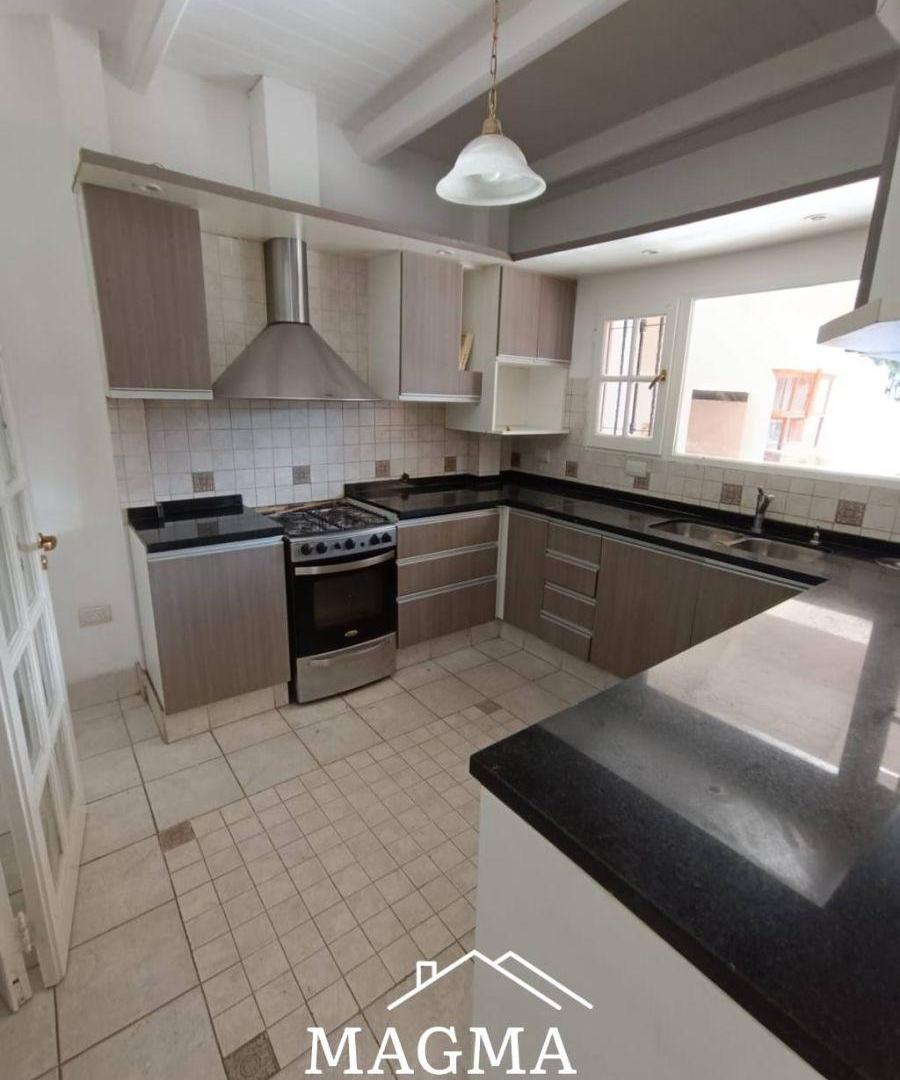 Foto de Casa en Venta Colinas del Cerro!! 3 dormitorios - pileta!! Apto, imagen 2