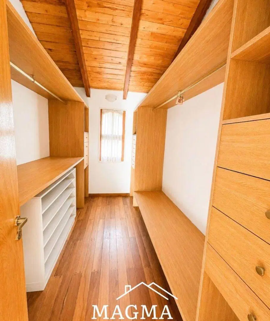 Casa en Venta URCA de categoría - Pileta + Departamento Independiente - Terreno: 996 mts -Acepta Men 3