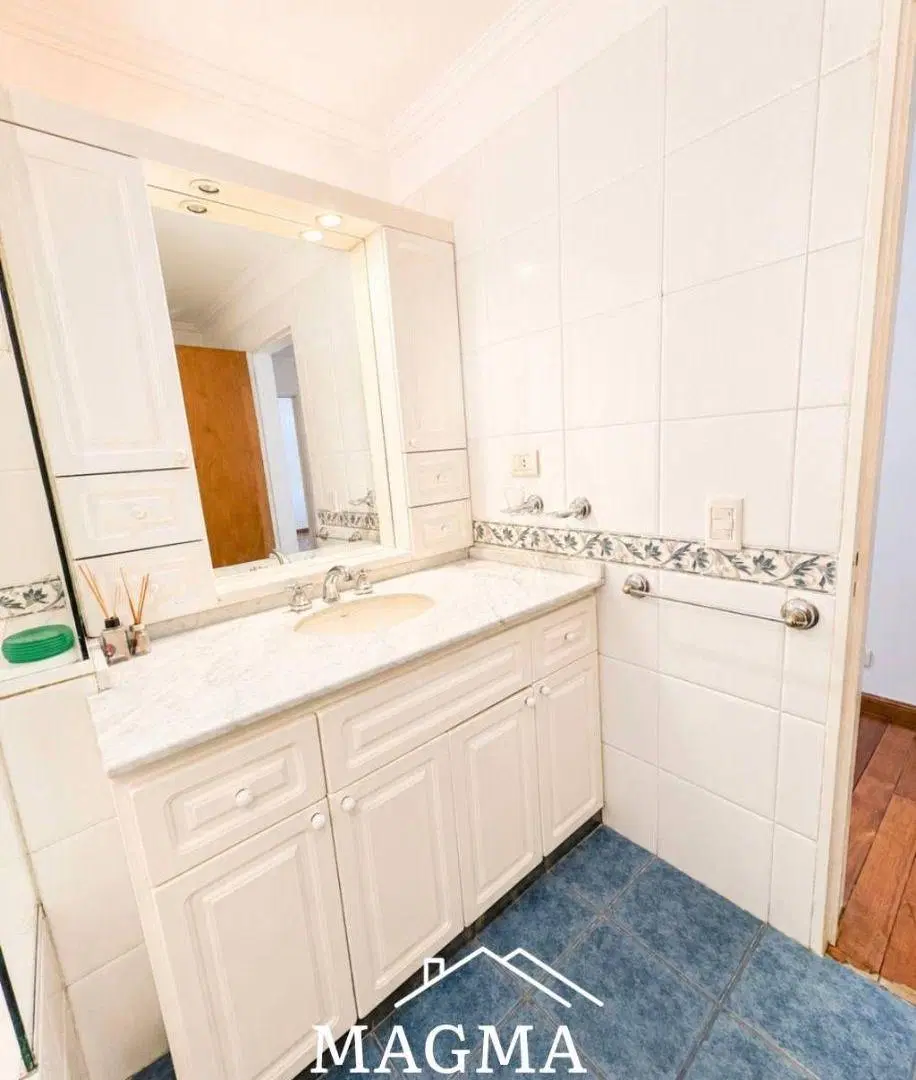 Casa en Venta URCA de categoría - Pileta + Departamento Independiente - Terreno: 996 mts -Acepta Men 5