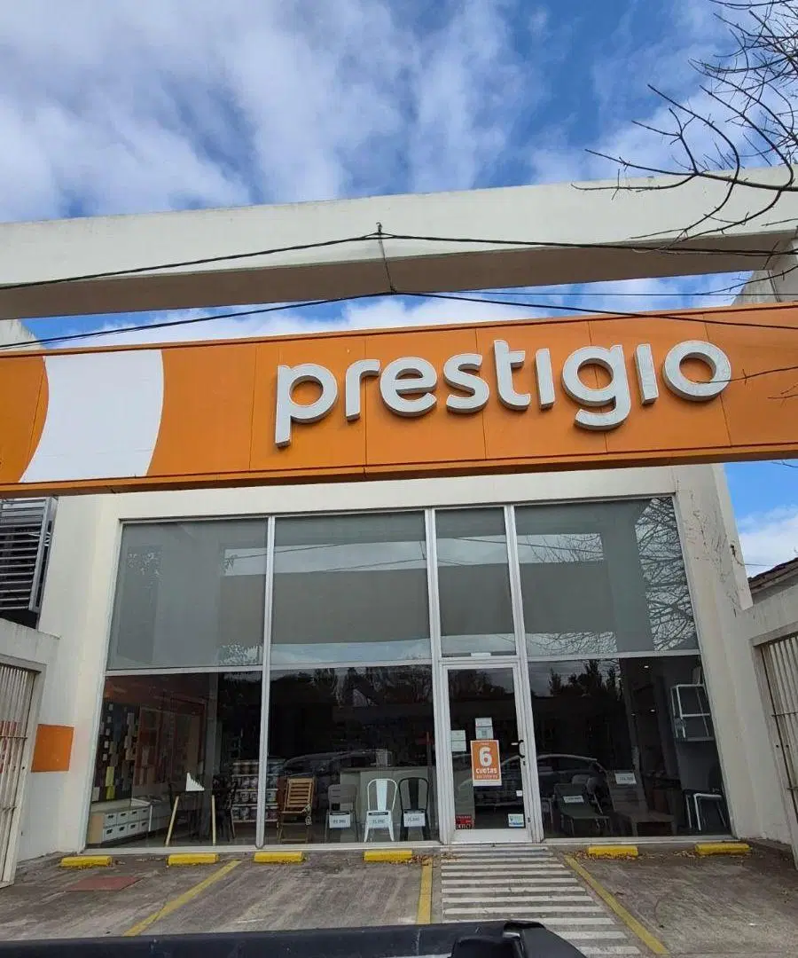 Se Alquila Local Comercial C/Estacionamiento Ubicado en Cno Centenario/ Cantilo y 472 City Bell. 3