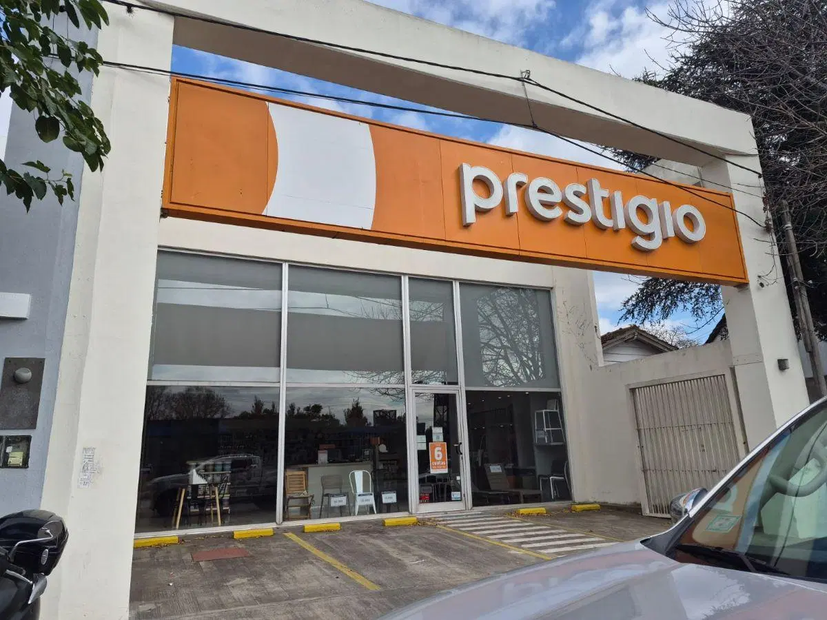 Se Alquila Local Comercial C/Estacionamiento Ubicado en Cno Centenario/ Cantilo y 472 City Bell. 2