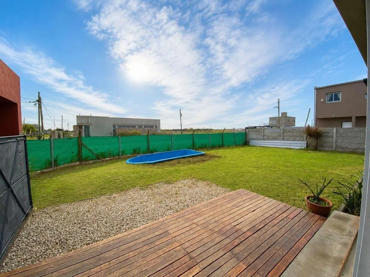 Se Alquila Casa 1 Dormitorio C/Cochera cubierta y Piscina Ubicada en Calle 475 Esquina 5 City Bell. 8