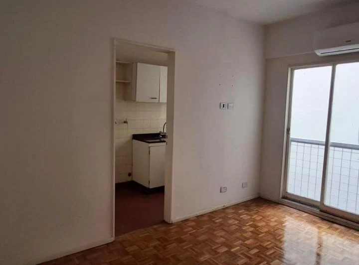 Departamento de 2 ambientes. Servicios centrales. Ubicación privilegiada. 5