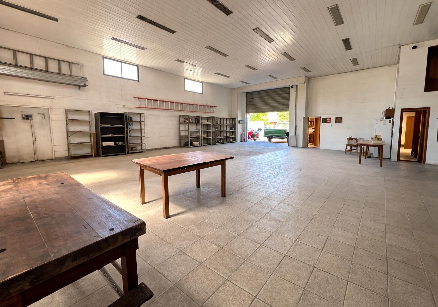 Foto de Alquiler Galpon 200m2 Villa Primera, imagen 1