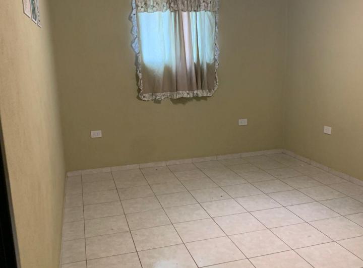 Departamento amplio planta alta, dos habitaciones sobre rafel nuñez 4