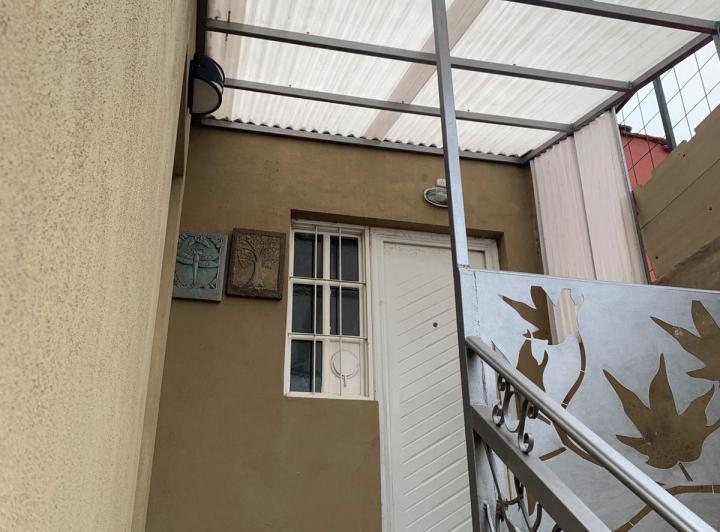 Departamento amplio planta alta, dos habitaciones sobre rafel nuñez 3