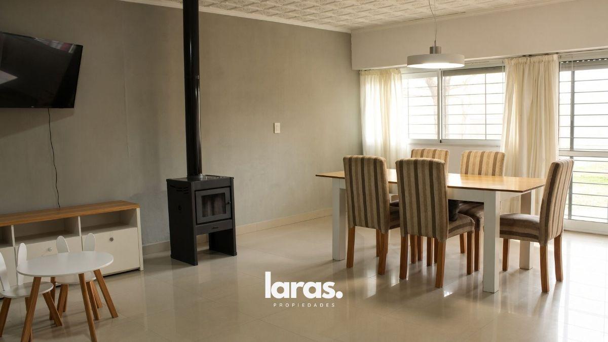 Foto de Casa en Funes con 3 dormitorios, pileta, parrillero y cochera cubierta, imagen 4