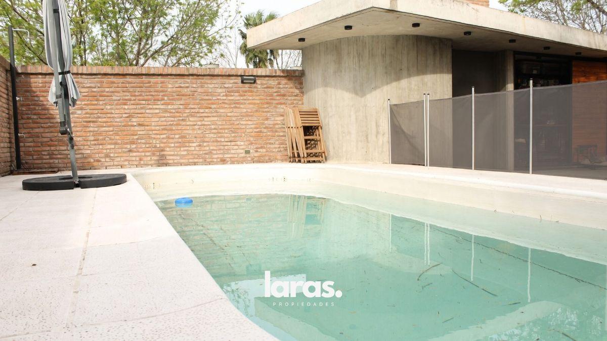 Foto de Casa en Funes con 3 dormitorios, pileta, parrillero y cochera cubierta, imagen 1