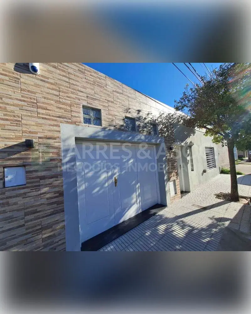 Casa de 3 dormitorios en venta en Barrio Lamadrid - 550 m² 2
