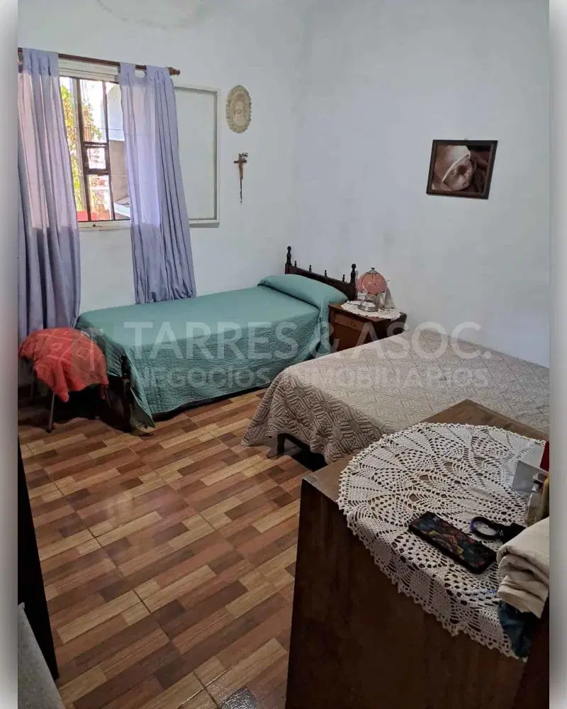 Casa de 233 m2 con 2 dormitorios en venta en Villa María, Barrio Ameghino 5