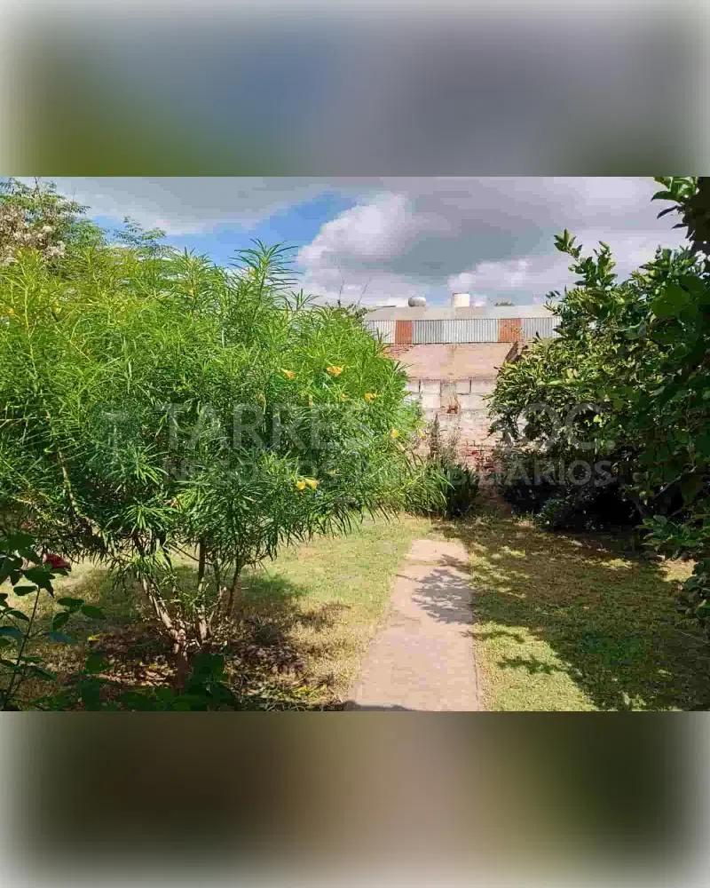 Casa de 233 m2 con 2 dormitorios en venta en Villa María, Barrio Ameghino 4