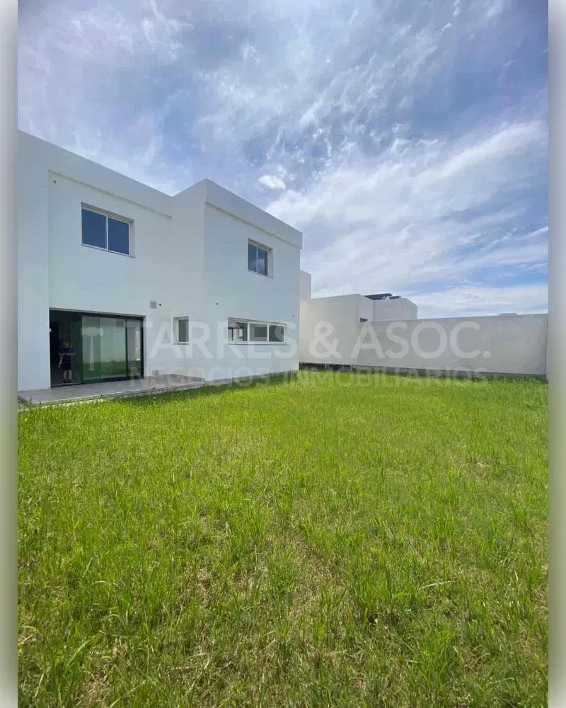 Casa en venta de 341 m² con 3 dormitorios en Villa María, Barrio Las Lilas 3