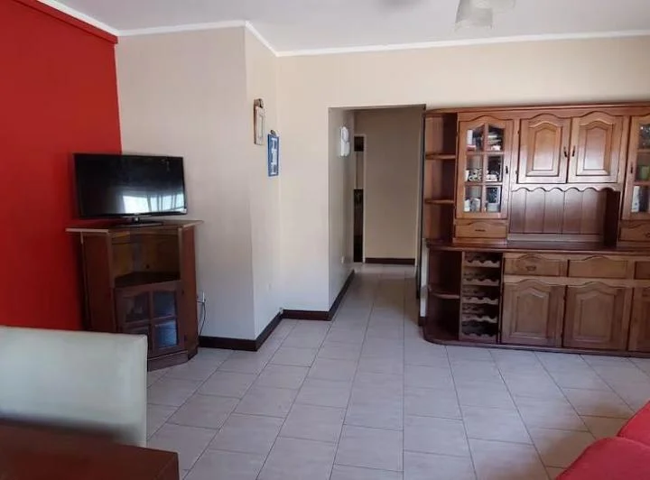 ALQUILER CASA 5 AMBIENTES CON COCHERA, TERRAZA, AMOBLADA 1