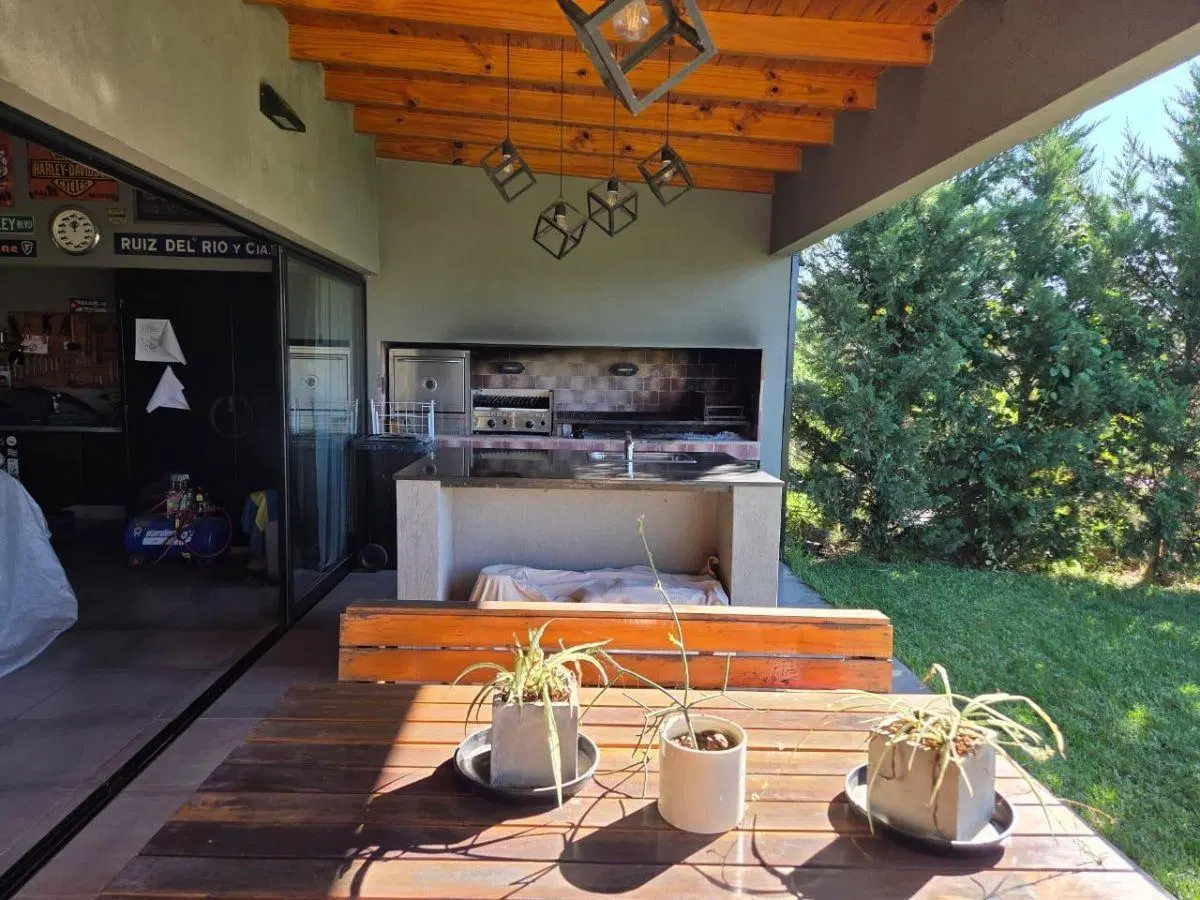Casa estilo americano a la laguna club de campo Horizontes al Sur corredor verde Canning San Vicente 8