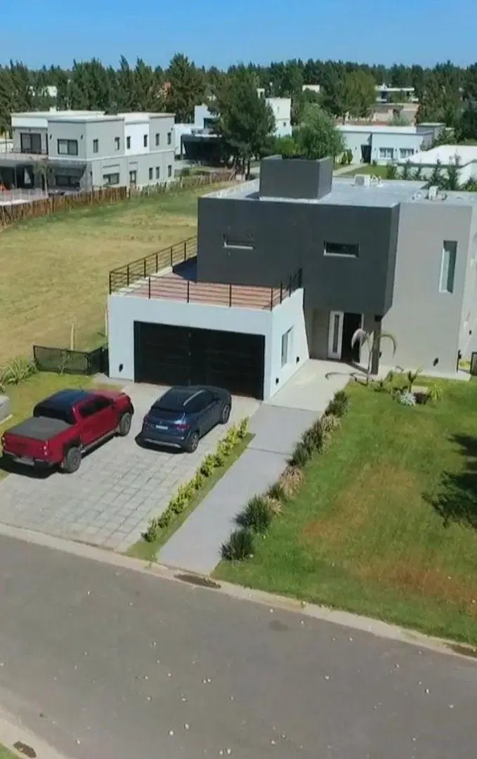 EXCELENTE CASA CON JARDIN Y PISCINA EN PRINCIPADO CORREDOR VERDE CANNING SAN VICENTE 5