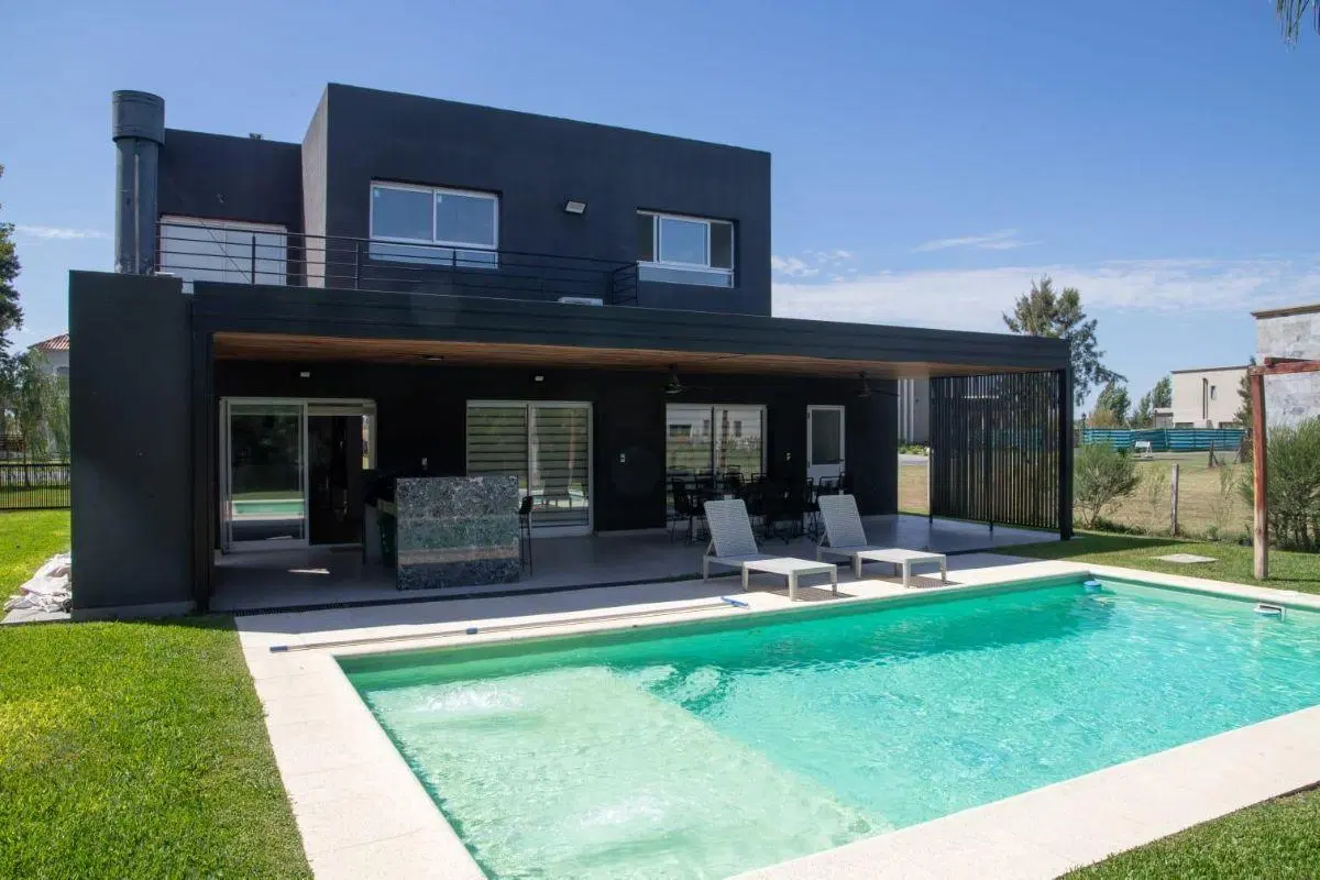 EXCELENTE CASA CON JARDIN Y PISCINA EN PRINCIPADO CORREDOR VERDE CANNING SAN VICENTE 2