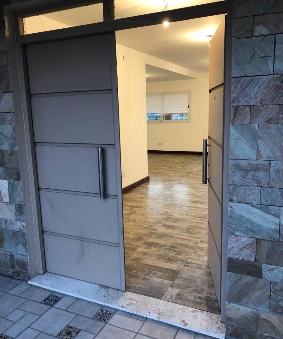 Foto de IMPORTANTE CASA 5 AMB. CON COSTA DE LAGUNA PRINCIPADO CIUDAD NAUTICA, imagen 5