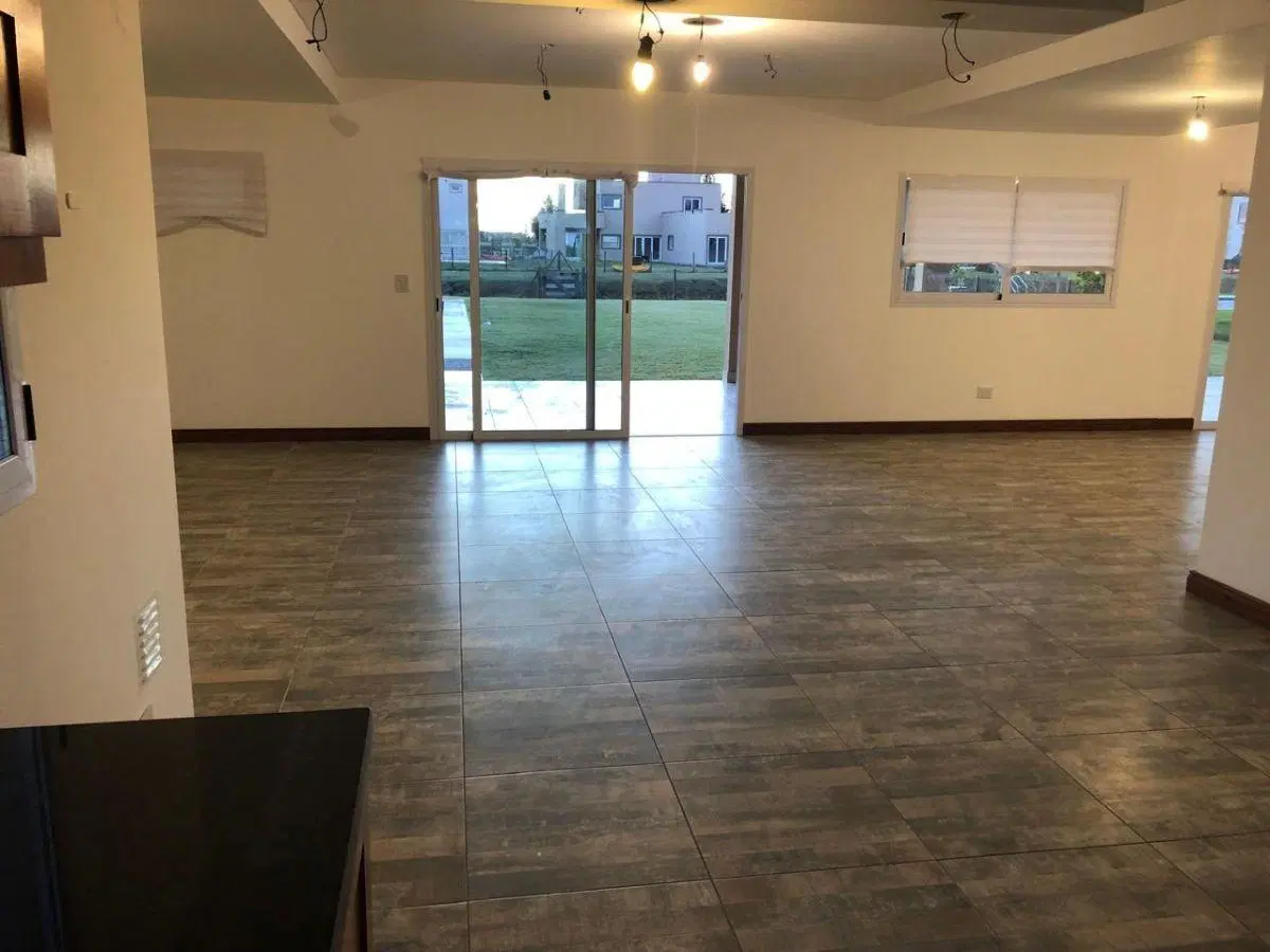 IMPORTANTE CASA 5 AMB. CON COSTA DE LAGUNA PRINCIPADO CIUDAD NAUTICA CANNING SAN VICENTE 4