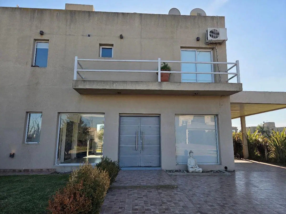 CASA CON PISCINA Y JARDIN HORIZONTES AL SUR CORREDOR VERDE CANNING SAN VICENTE 4