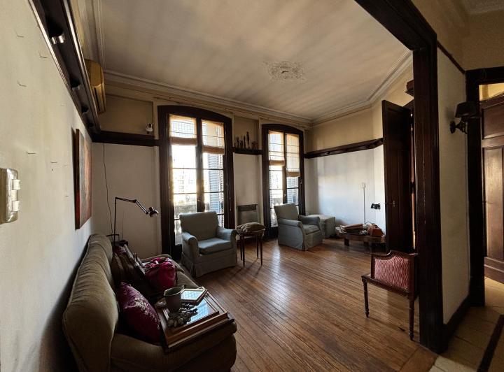 Departamento de estilo clásico platense. 2 habitaciones 3