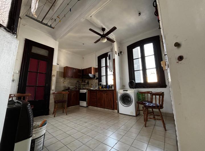 Departamento de estilo clásico platense. 2 habitaciones 4