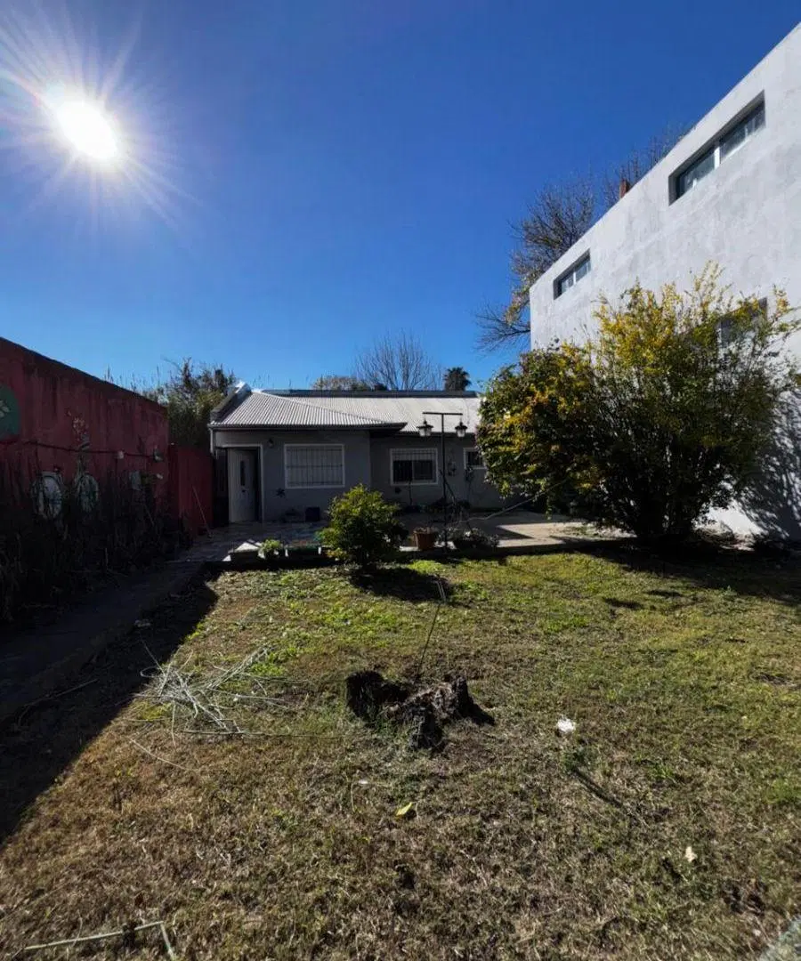 Oportunidad. Propiedad en Venta - 2 Casas. Amplio Jardín - 10x50m - La Plata 5
