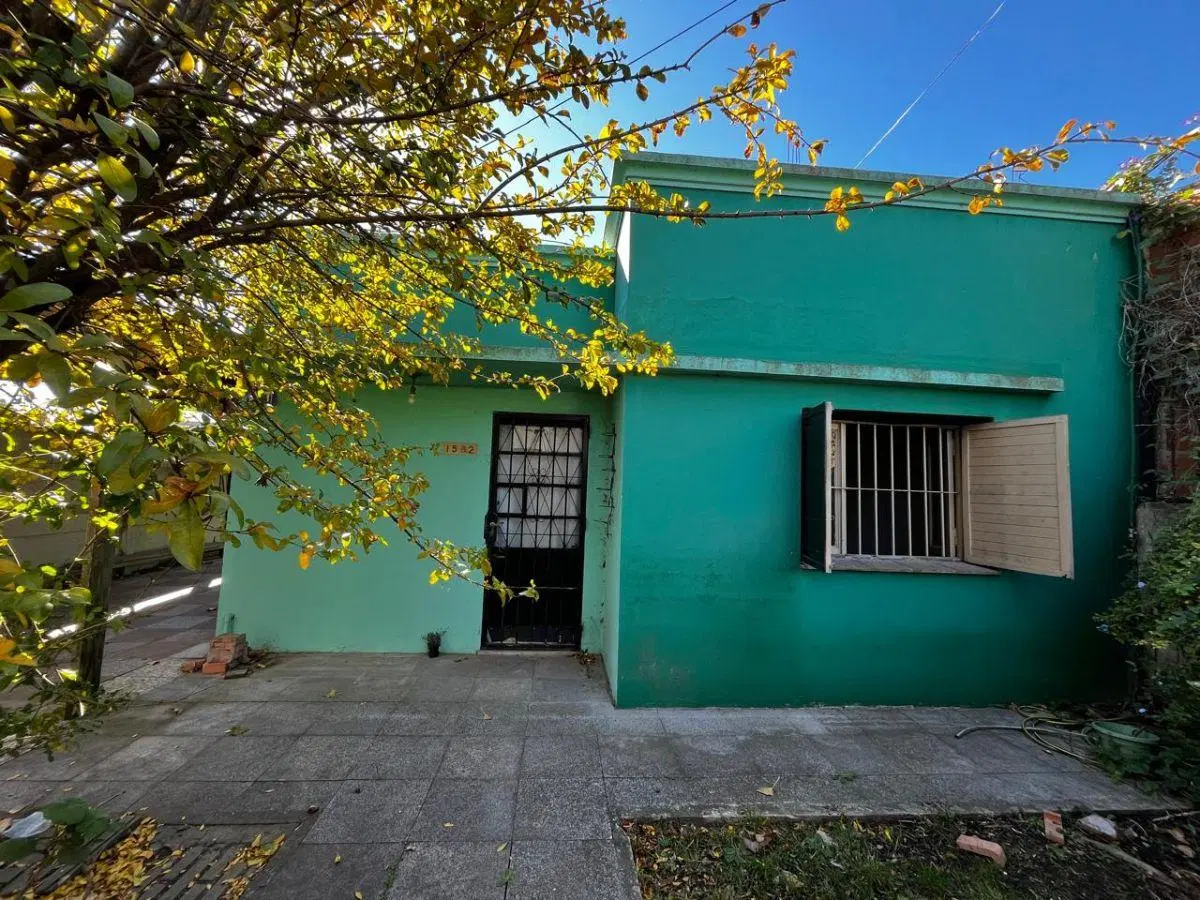 Oportunidad. Propiedad en Venta - 2 Casas. Amplio Jardín - 10x50m - La Plata 3