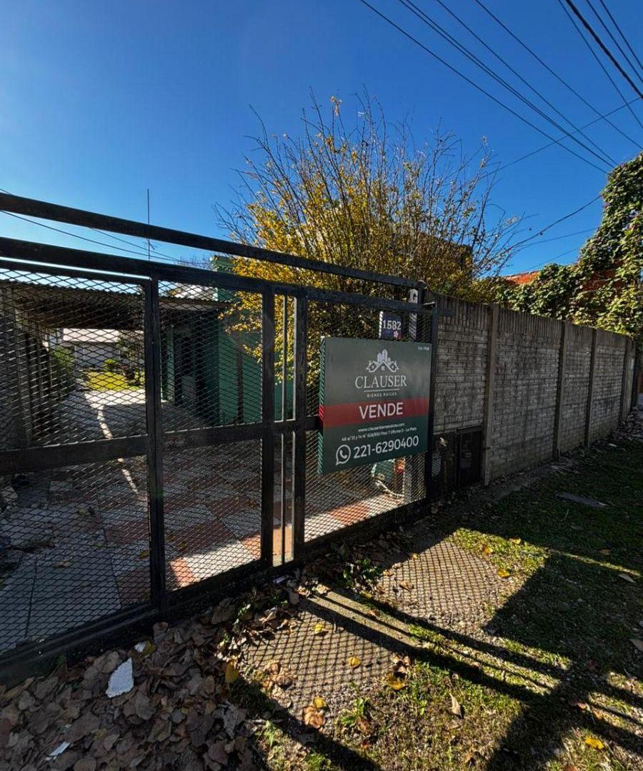 Oportunidad. Propiedad en Venta - 2 Casas. Amplio Jardín - 10x50m - La Plata