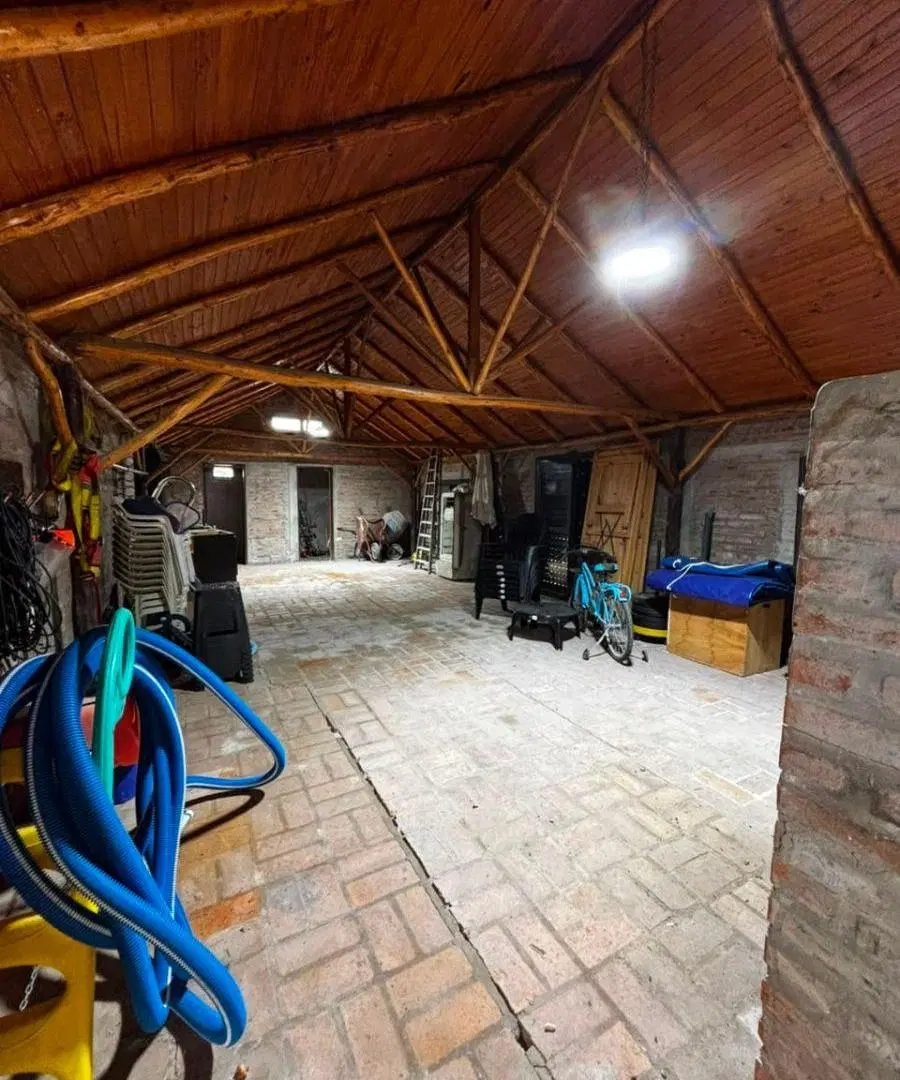 Venta de casa de 2hab con amplio parque, pileta y quincho con parilla. Los Talas 8