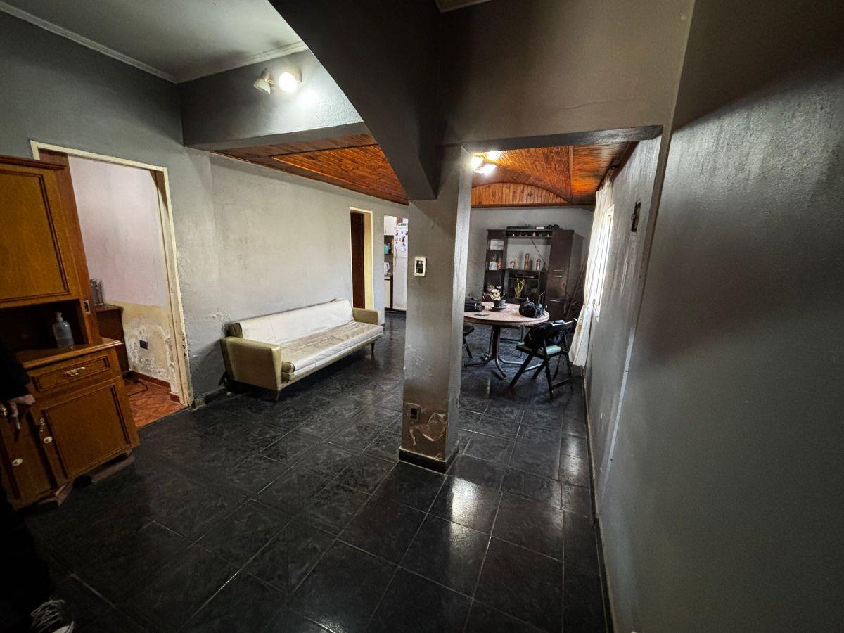 Foto de Casa sobre lote de 302 m² con 2 dormitorios en venta en Berisso, imagen 4