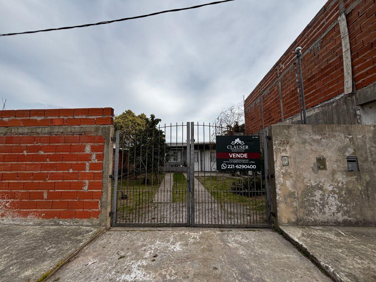 Foto de Casa sobre lote de 302 m² con 2 dormitorios en venta en Berisso, imagen 1