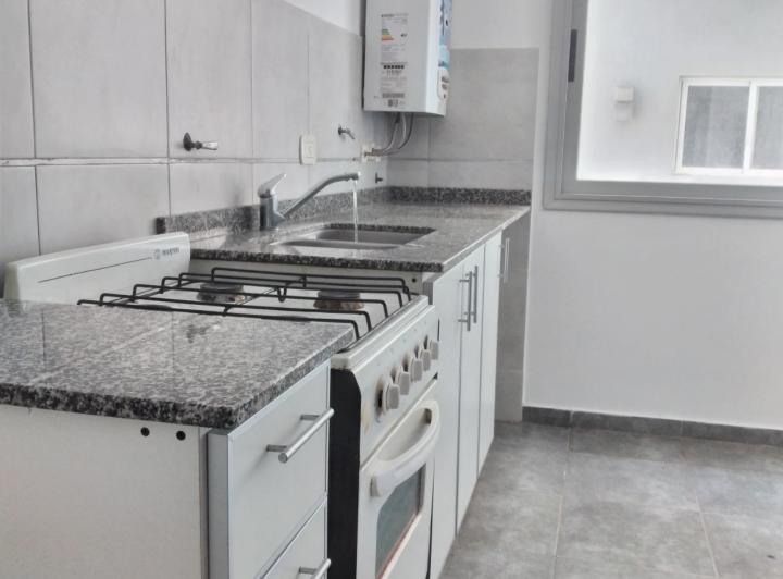 ALQUILO DEPARTAMENTO EN EDIFICIO CON PISCINA 2
