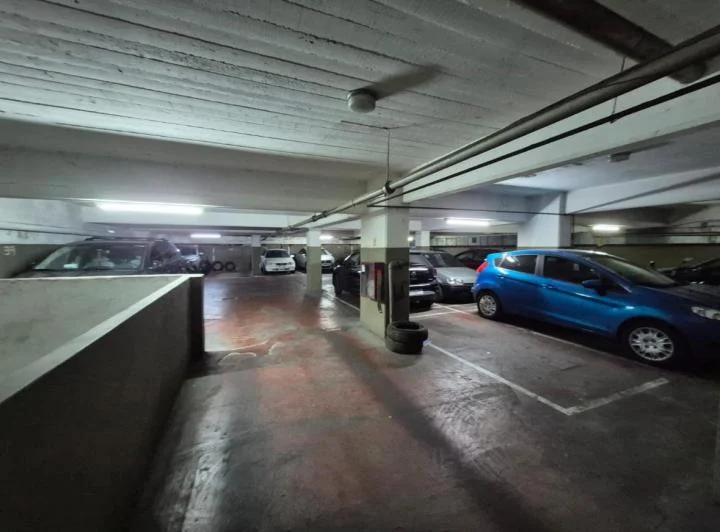 Hermoso y amplio 4 ambientes con cochera al frente 1
