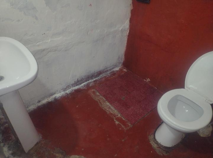 Alquilo casa al fondo con patio 2