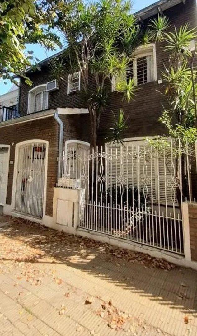 VENTA CASA DE 5 AMBIENTES MORON NORTE