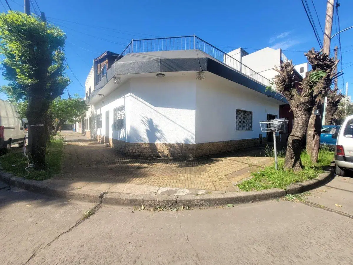 VENTA CASA 4 AMBIENTES - HAEDO 2