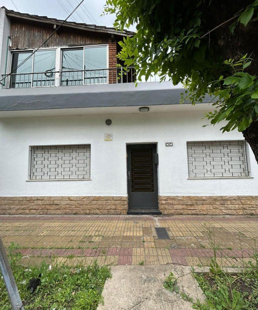 VENTA CASA 4 AMBIENTES - HAEDO