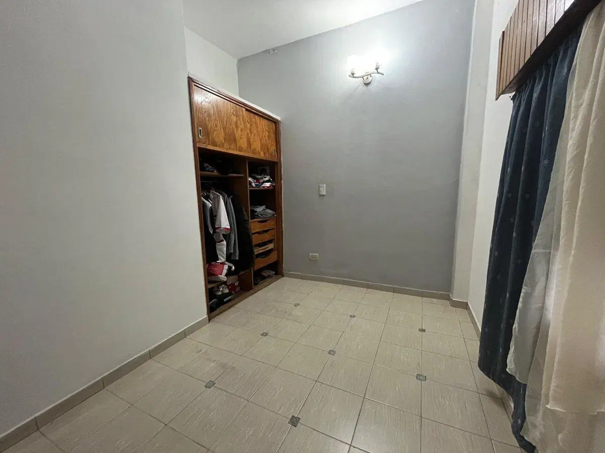 VENTA CASA 4 AMBIENTES MORON 4
