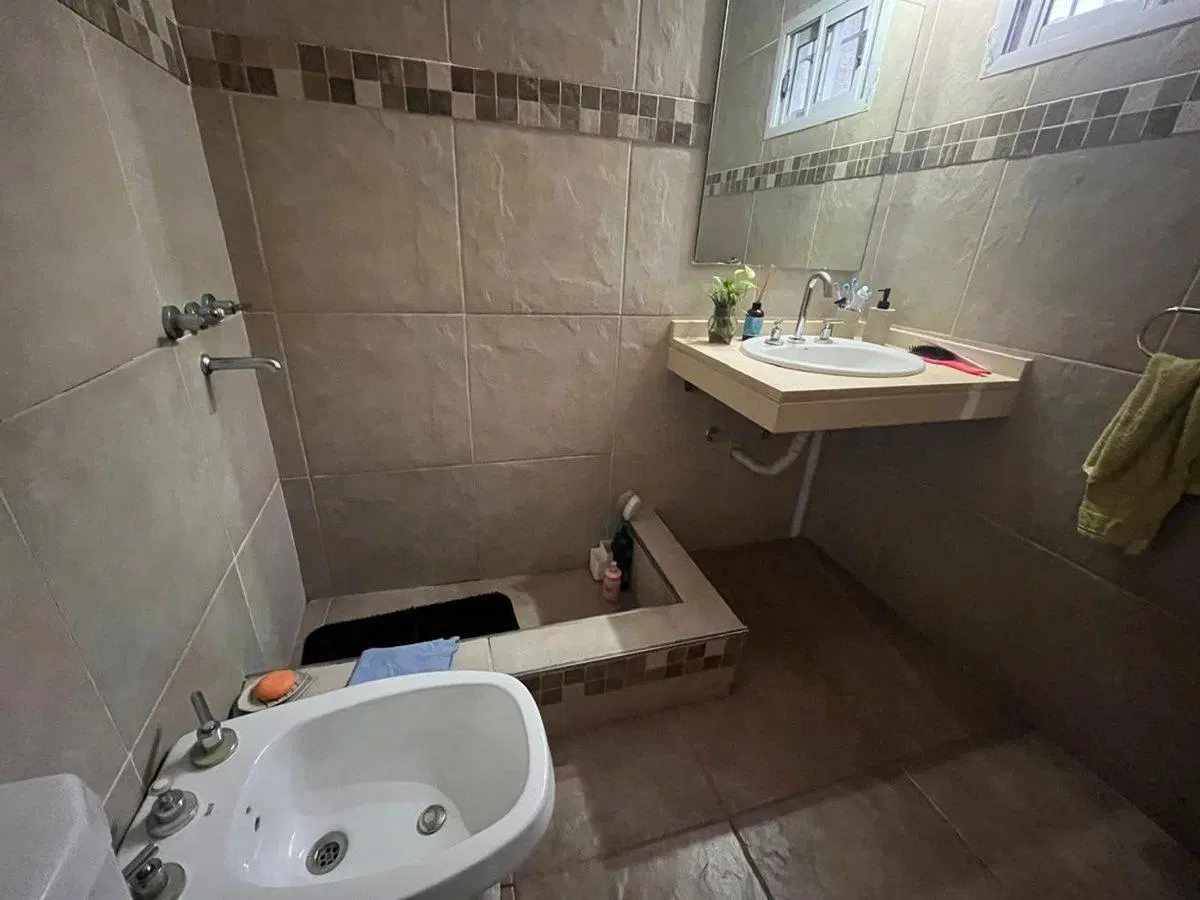 VENTA CASA 4 AMBIENTES MORON 3