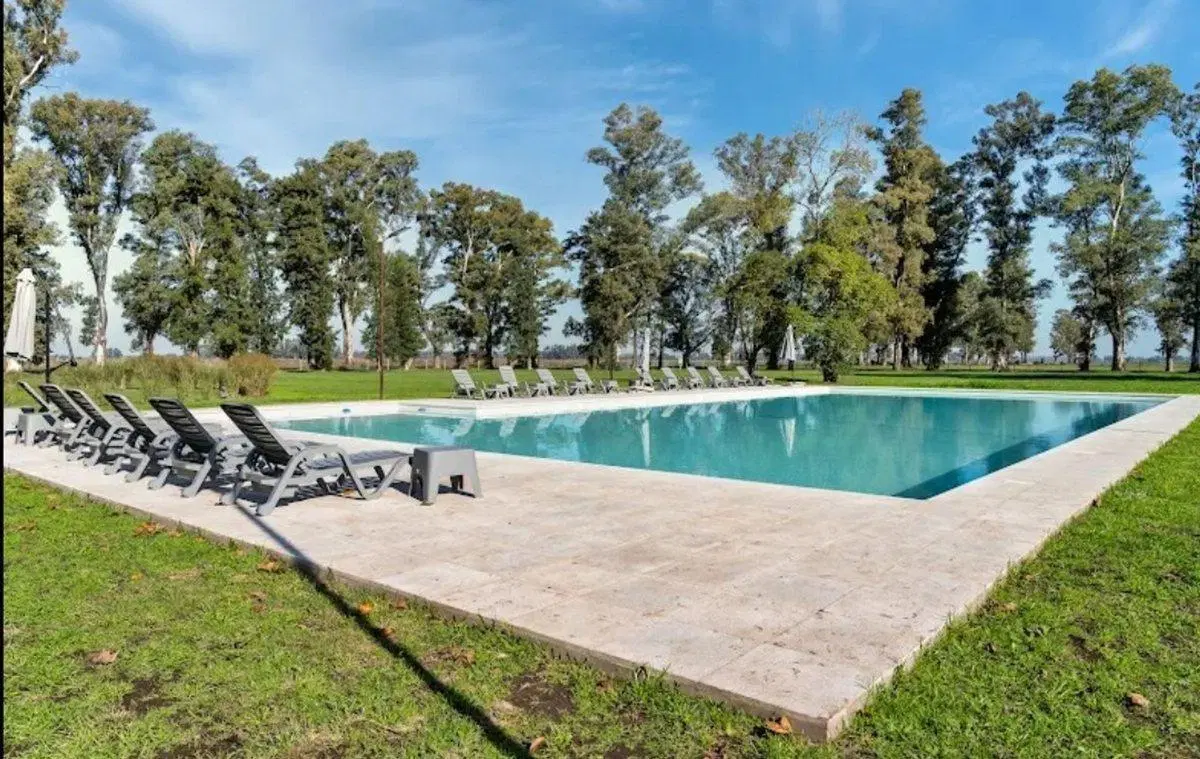 LOTE EN LOS TRES PINOS VILLA DE CAMPO BARRIO ISLA 4